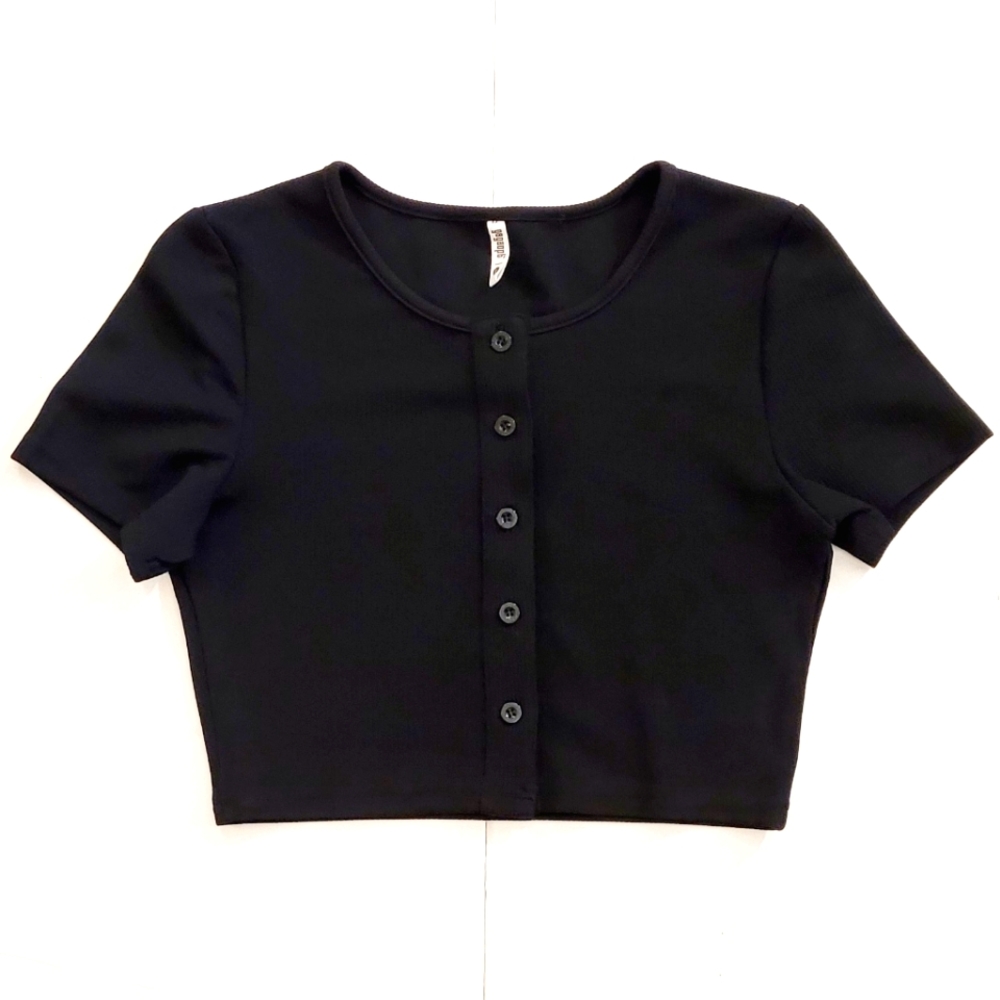 NWOT Black button down shortsleeve Crop top